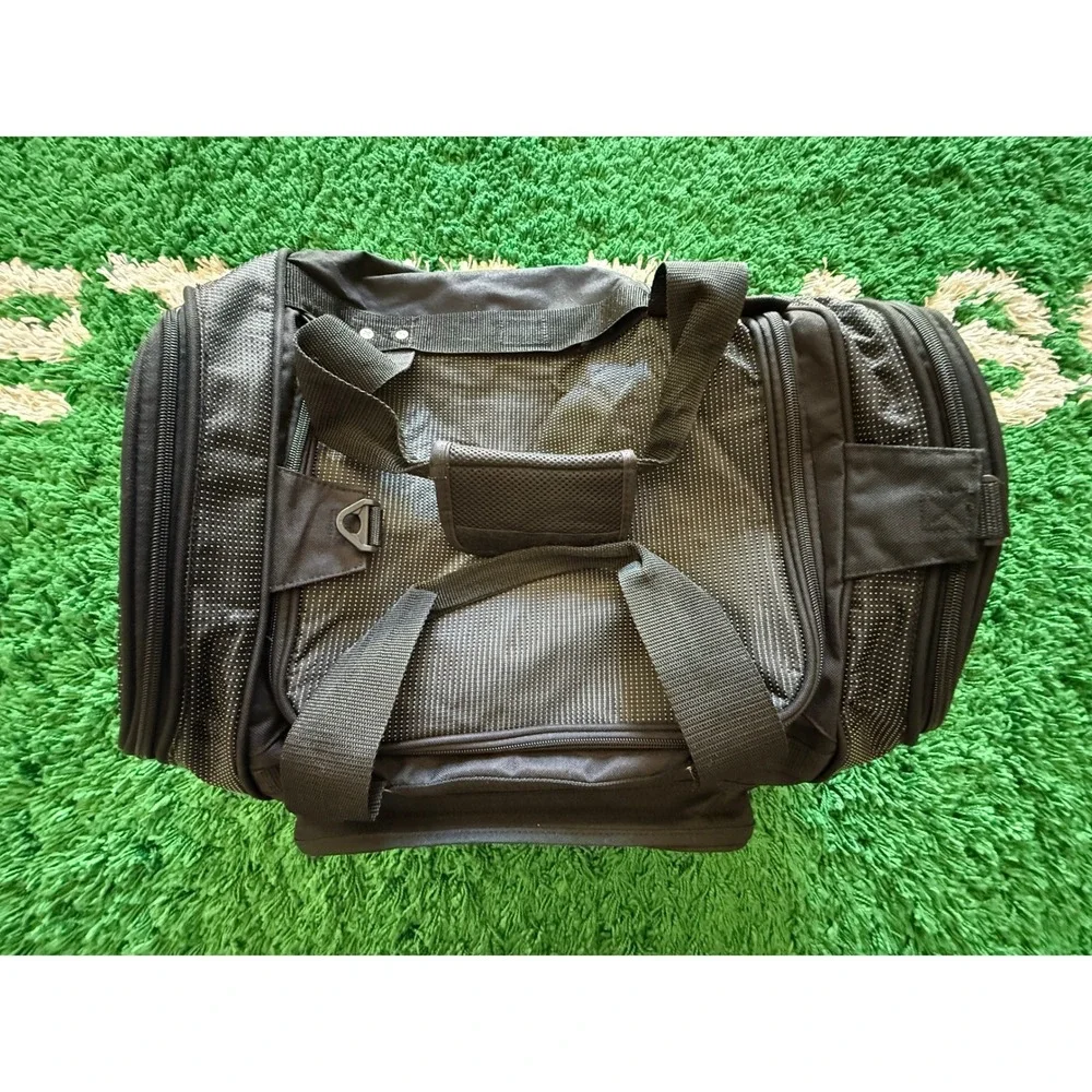 Jeep Duffel Bag Unisex Large Black Excellent Travel Gym Luggage Mesh Pockets